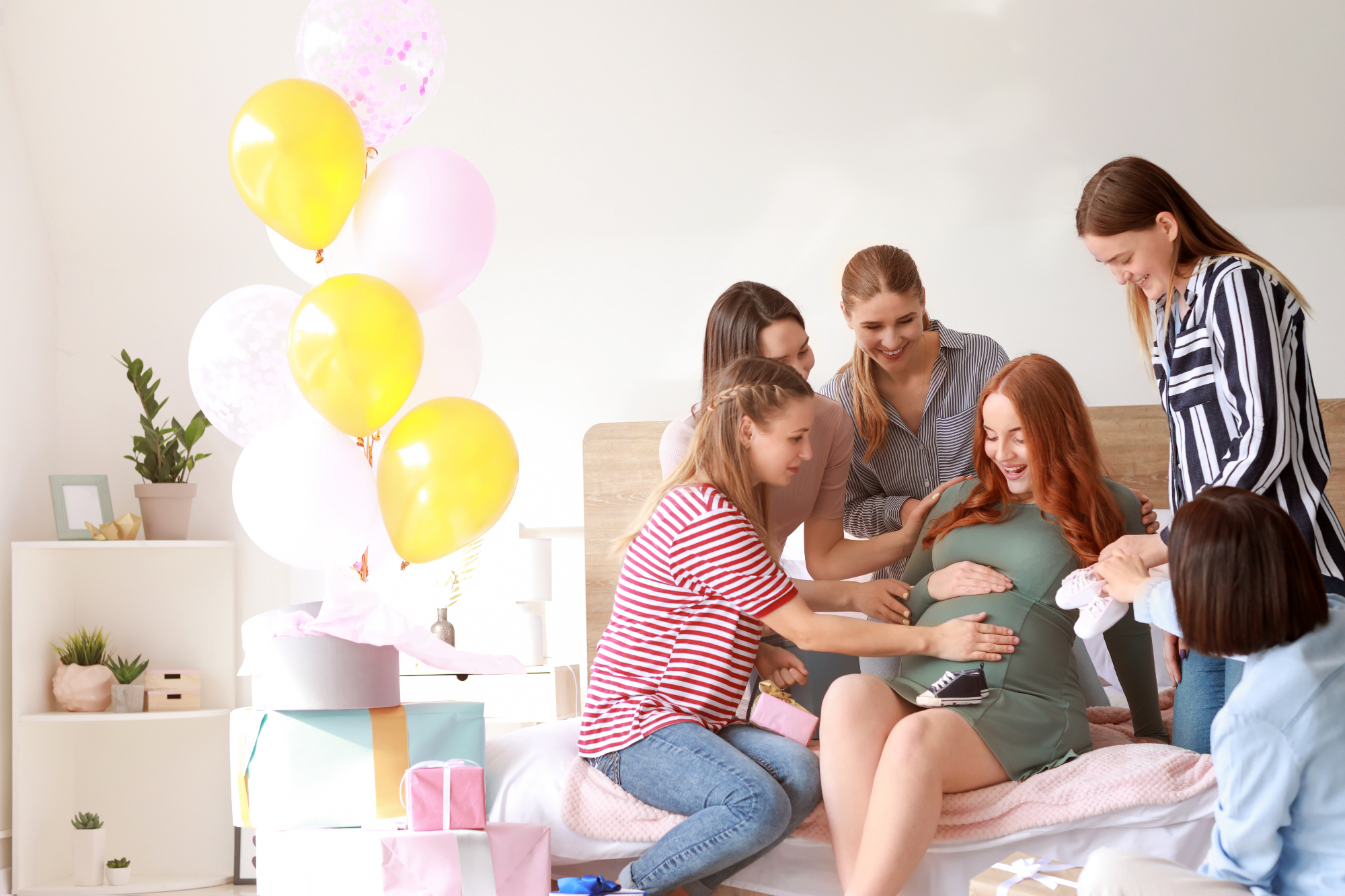 Hčerki so prijateljice pripravile baby shower kar pri nas doma